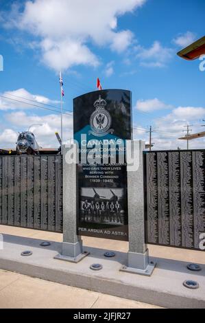 Nanton, Alberta - 2 luglio 2022: Memoriale per bombardare i piloti al Bomber Command Museum of Canada nella campagna Alberta. Foto Stock