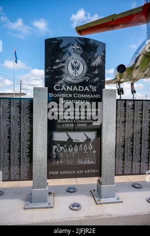 Nanton, Alberta - 2 luglio 2022: Memoriale per bombardare i piloti al Bomber Command Museum of Canada nella campagna Alberta. Foto Stock