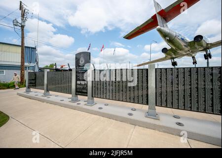 Nanton, Alberta - 2 luglio 2022: Memoriale per bombardare i piloti al Bomber Command Museum of Canada nella campagna Alberta. Foto Stock