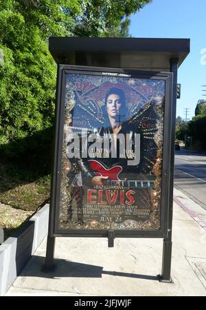 Los Angeles, California, USA 19th Giugno 2022 una visione generale dell'atmosfera della fermata Elvis Movie Bus di Baz Luhrmann il 19 Giugno 2022 a Los Angeles, California, USA. Foto di Barry King/Alamy Stock Foto Foto Stock