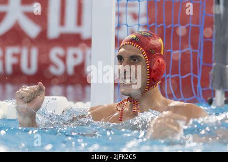 Budapest. 3rd luglio 2022. Il portiere spagnolo Unai Aguirre festeggia durante la finale maschile di Pallanuoto tra Italia e Spagna ai Campionati mondiali FINA 19th di Budapest, Ungheria, il 3 luglio 2022. Credit: Attila Volgyi/Xinhua/Alamy Live News Foto Stock