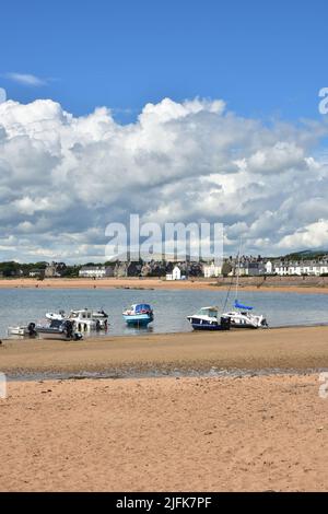 Elie, barche sulla spiaggia nel porto, Fife, Scozia Foto Stock