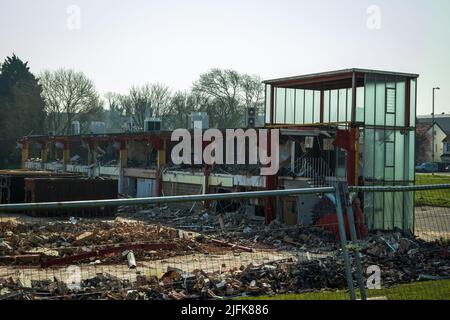 Demolizione di un edificio di magazzino aziendale in inghilterra regno unito Foto Stock