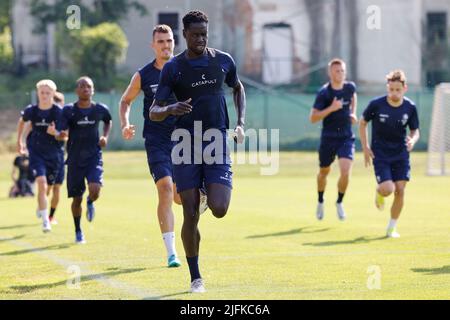 Joseph Okumu di Gent ha ritratto in azione durante una sessione di allenamento del team belga di prima lega KAA Gent, a Stegersbach, in Austria, in vista della stagione 2022-2023, lunedì 04 luglio 2022. BELGA FOTO DOMEN GROGL Foto Stock