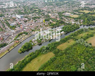 Eel Pie Island è un'isola di 8,935 acri nel Tamigi a Twickenham, nel comune di Londra di Richmond upon Thames Foto Stock