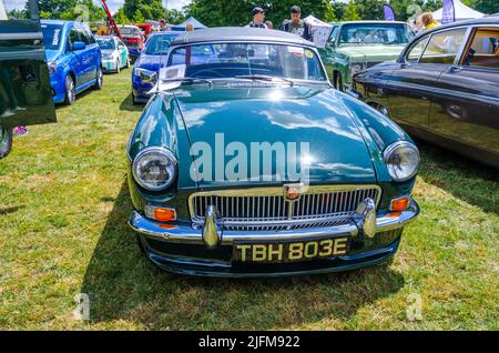 Fronte di un 1967 MGB in verde al Berkshire Motor Show di Reading, Regno Unito Foto Stock