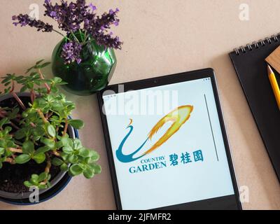 In questa foto, il logo Country Garden Holdings è visualizzato su un tablet. (Foto di Igor Golovniov / SOPA Images/Sipa USA) Foto Stock