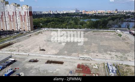 Kiev, Ucraina 30 agosto 2019: Lavoro della perforatrice nel luogo di costruzione della casa Foto Stock