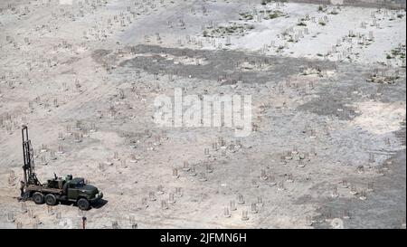 Kiev, Ucraina 30 agosto 2019: Lavoro della perforatrice nel luogo di costruzione della casa Foto Stock