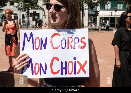 Francia, Lione, 2022-07-02. Dimostrazione a sostegno dei diritti di aborto negli Stati Uniti. Foto Stock