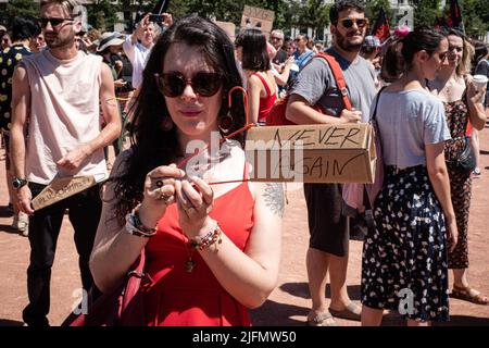 Francia, Lione, 2022-07-02. Dimostrazione a sostegno dei diritti di aborto negli Stati Uniti. Foto Stock