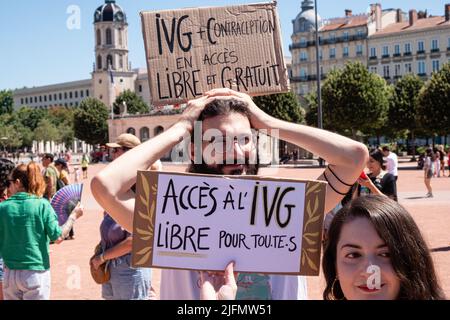 Francia, Lione, 2022-07-02. Dimostrazione a sostegno dei diritti di aborto negli Stati Uniti. Foto Stock