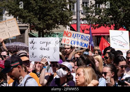 Francia, Lione, 2022-07-02. Dimostrazione a sostegno dei diritti di aborto negli Stati Uniti. Foto Stock