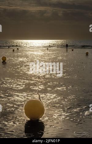 Ault Onival, plage au coucher de soleil. Foto Stock