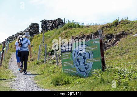 Turisti a Cashel Murphy sulla penisola di Dingle Foto Stock