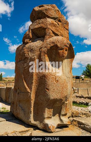 Antica porta d'ingresso con sfinge dal periodo Hittita in Alacahoyuk. Corum, Turchia. Foto Stock
