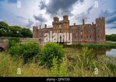 Castello di Herstmonceux, Herstmonceux, East Sussex, Inghilterra, Regno Unito Foto Stock