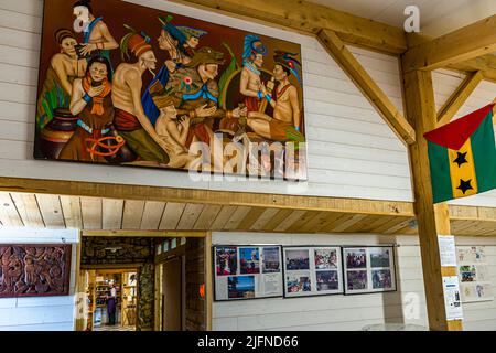 Il fondatore della società Bernard Xueref è anche socialmente coinvolto su São Tomé. Presso la fabbrica di Beaufort-sur-Gervanne nella Val de Drome (Francia), c'è una sala conferenze e informazioni sulla nazione isola nel Golfo di Guinea Foto Stock