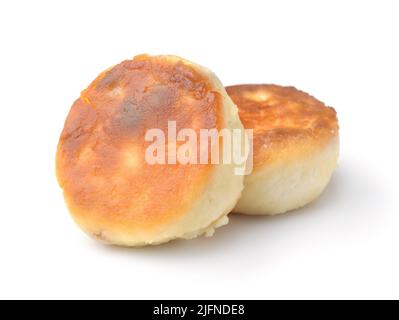 Due pancake di quark scirniki isolato su bianco Foto Stock