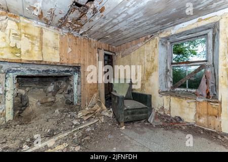 3 luglio 2022. Cabrach, Moray, Scozia. Questo è l'interno di una casa che è stato derelitto per un certo numero di anni nella zona di Cabrach di Aberd Foto Stock