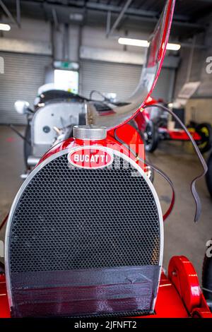 Bugatti 35B in un garage gara giorno di preparazione. Foto Stock