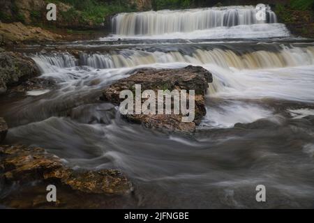 Una lunga esposizione di Willow Falls nel Willow River state Park a Hudson, Wisconsin, Stati Uniti Foto Stock