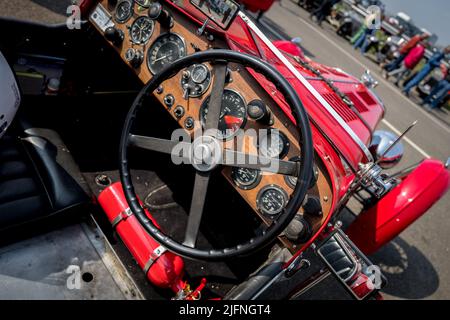 Abitacolo Frazer Nash Ulster 100 con volante e cruscotto. Foto Stock