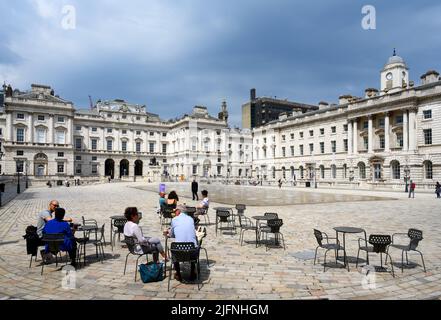 The Courtyard at Somerset House, The Strand, Londra, Inghilterra, Regno Unito Foto Stock