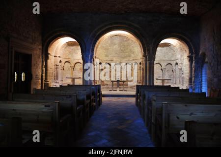 La chiesa superiore, situata appena sopra la prima chiesa mozarabica. Il Real Monasterio de San Juan de la Peña è un complesso religioso nella città di Sant Foto Stock