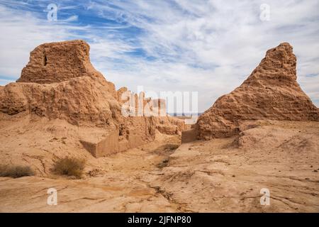 Ayaz Kala antica fortezza nel deserto di Kyzylkum sul territorio dell'Uzbekistan moderno Foto Stock