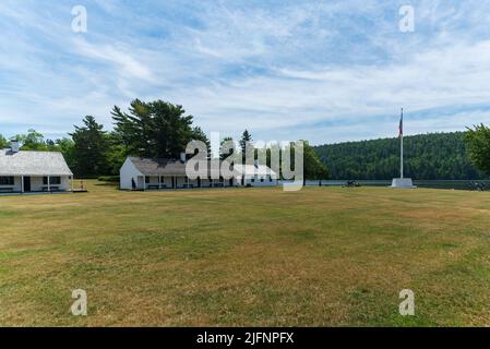 PATH, aziende e officers' Quarters presso il Fort Wilkins Historic state Park Foto Stock