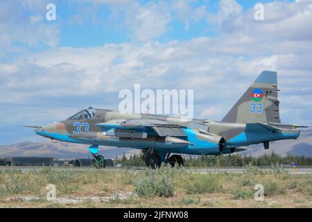 Anatolian Eagle 2022 esercizi continuano a Konya, Sukhoi su-25s dall'Aeronautica militare azerbaigiana Konya Turkiye 30.06.22 Foto Stock