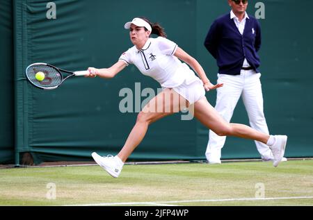 Tutti, Regno Unito. 4th luglio 2022. Lawn Tennis Club, Wimbledon, Londra, Regno Unito: Ajla Tomljanovic in Australia durante la sua quarta perdita di round a Ajla Tomljanovic Francia Aliz Cornetat Wimbledon in Australia oggi. Tomljanovic ha vinto la partita Credit: Adam Stoltman/Alamy Live News Foto Stock