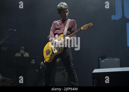 Il musicista e compositore Manchester indie Johnny Marr si esibisce presso l'Old Trafford Cricket Ground di Manchester il 25 settembre 2021 supportando i Courteeners presentando: Johnny Marr dove: Manchester, Regno Unito quando: 25 set 2021 credito: Graham Finney/WENN Foto Stock