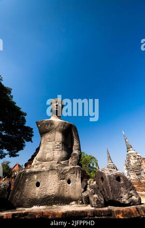 Autthaya Historical Park, Wat Phra Sri Sanphet, statua del Buddha danneggiato, Ayutthaya, Thailandia, Sud-est asiatico, Asia Foto Stock