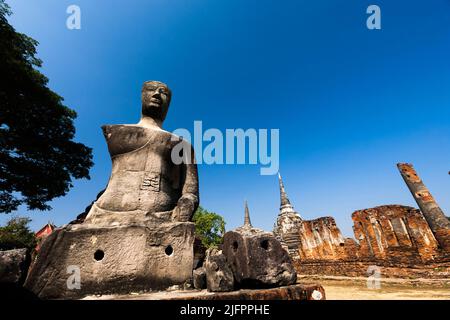 Autthaya Historical Park, Wat Phra Sri Sanphet, statua del Buddha danneggiato, Ayutthaya, Thailandia, Sud-est asiatico, Asia Foto Stock