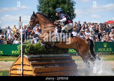 Aquisgrana, Germania. 02nd luglio 2022. BRUCE O. DAVIDSON JR. (USA) su Carlevo, saltando, in acqua, azione, 27th luogo che si eventa, Cross-Country C1C: SAP-Cup, il 2nd luglio 2022, World Equestrian Festival, CHIO Aachen 2022 dal 24th giugno. - 03.07.2022 in Aachen/Germania; Â Credit: dpa/Alamy Live News Foto Stock