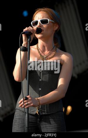 Nina Persson - The Cardigans, V2006, Hylands Park, Chelmsford, Essex, Regno Unito - 19 agosto 2006 Foto Stock