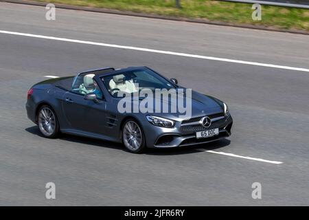 2018 Mercedes Benz Sl 400 AMG Line Auto SL400 V6 9G-Tronic 2996 benzina Roadster con targa privata, registrazione personalizzata, registrazioni dateless apprezzate, marchi di registrazione trascinati sull'autostrada M6 UK Foto Stock