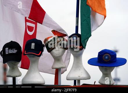 Inghilterra e India cappelli, cappelli e capi di abbigliamento in vendita prima del quinto giorno della partita LV= Insurance Test Series all'Edgbaston Stadium, Birmingham. Data foto: Martedì 5 luglio 2022. Foto Stock