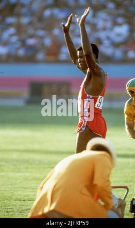 GIOCHI ESTIVI OLIMPICI A LOS ANGELES 1984 Carl Lewis USA in pista&campo Foto Stock