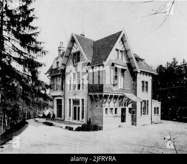 Villa 'Dennenheuvel' dell'architetto Oscar Leeuw (28/07/1866 - 16/02/1944), con decorazioni di fratello Henri, subito dopo la consegna nel 1900, costruita per conto del mercante di Rotterdam Albert Suermondt Foto Stock