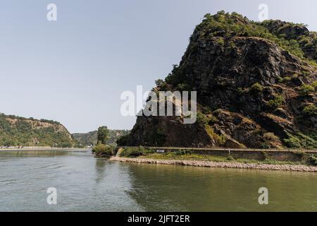 La roccia di Loreley, un affioramento roccioso da favole e miti della bella Lorelei, una fanciulla heartbroken. Reno, Germania. Foto Stock