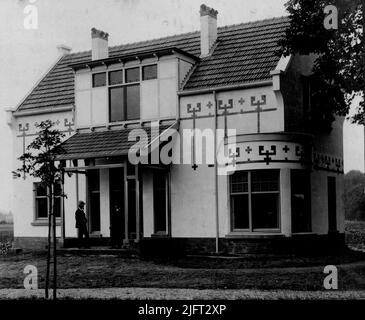 Villa (n.1) dell'architetto Oscar Leeuw (28/07/1866 - 16/02/1944), all'angolo di Emmalaan/Second Oude Heselaan, costruita nel 1903 per conto di Fruitteler M. Verdonck Foto Stock