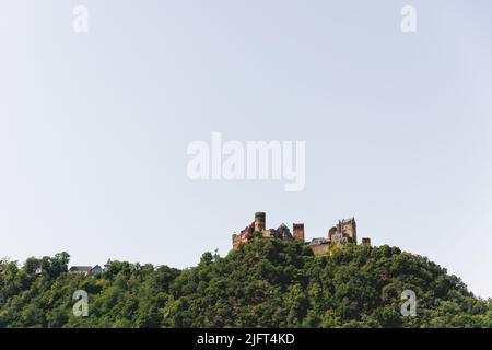 Oberwesel è una città situata sulle rive del Medio Reno nel distretto di Rhein-Hunsrück-Kreis, in Germania. Foto Stock