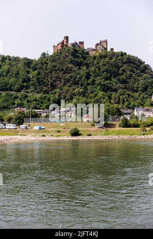 Oberwesel è una città situata sulle rive del Medio Reno nel distretto di Rhein-Hunsrück-Kreis, in Germania. Foto Stock