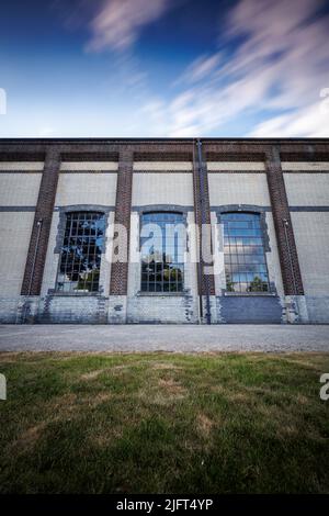 Edificio storico della galleria del vento R52 sul sito dell'ex Royal Aircraft Establishment (RAE) a Farnborough, Hampshire, Regno Unito Foto Stock