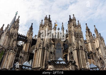 La Cattedrale di Colonia è una cattedrale cattolica situata a Colonia, nella Renania settentrionale-Vestfalia. È la sede dell'arcivescovo di Colonia. Architettura gotica Foto Stock