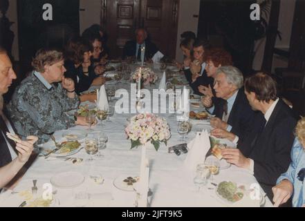 Joris Ivens, durante una cena per la presentazione della medaglia d'onore nel municipio Foto Stock