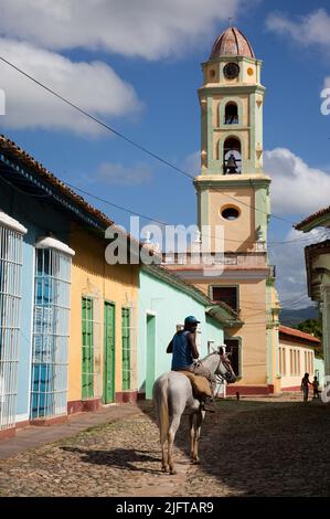 Cuba, Trinidad. La torre fa parte del convento Convento de San Francisco. Foto Stock